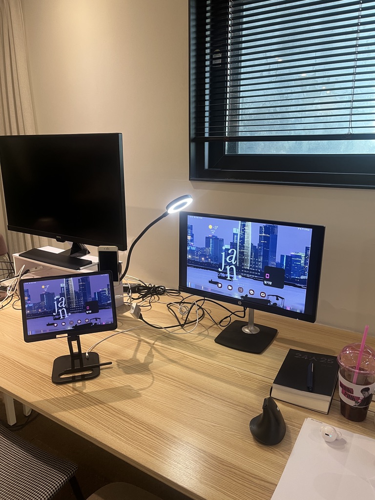 Workspace setup with multiple monitors